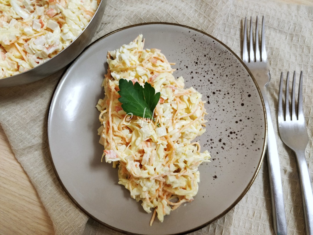 Салат с крабовыми палочками и морковью по-корейски