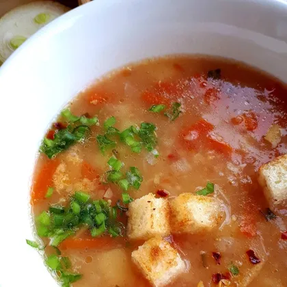 Суп гороховый с луком шалот и острыми греночками сухариками