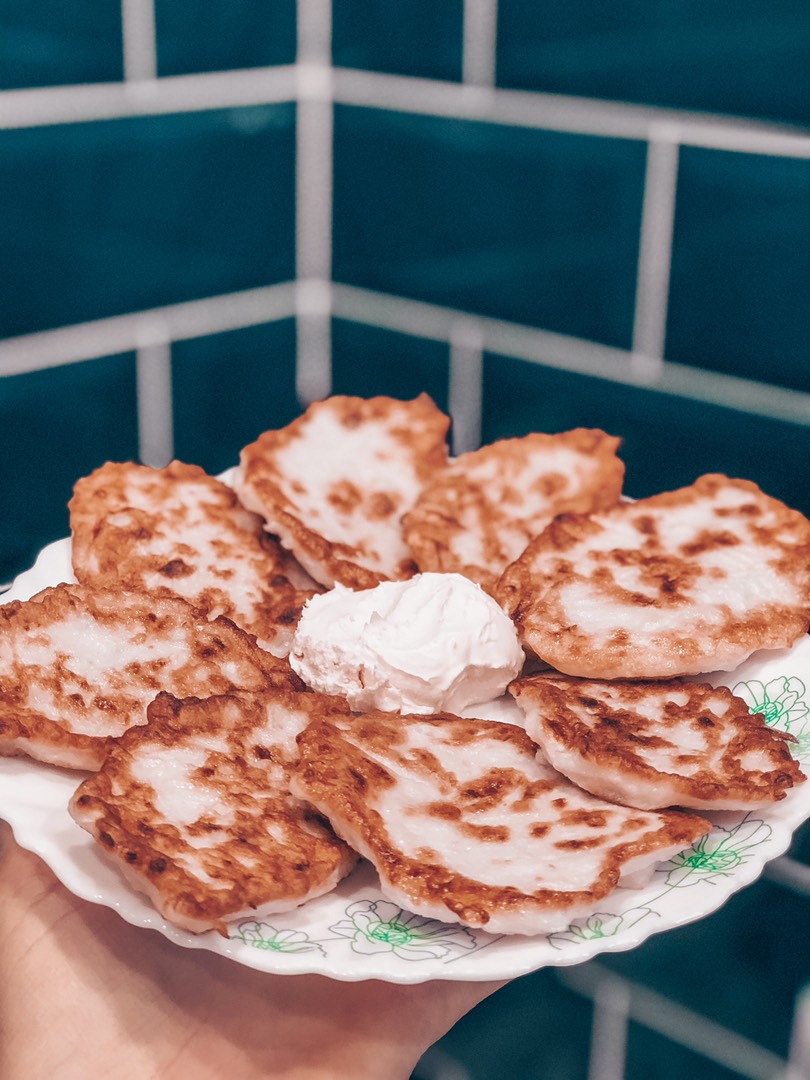 Кабачковые оладьи со сметаной 😋