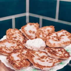 Кабачковые оладьи со сметаной 😋