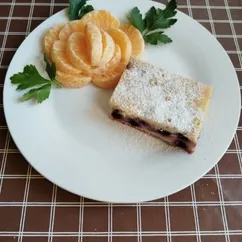 Кекс с апельсином, чёрной смородиной и цукатами