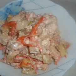 Картофель тушеный со свининой, овощами (в мультиварке)