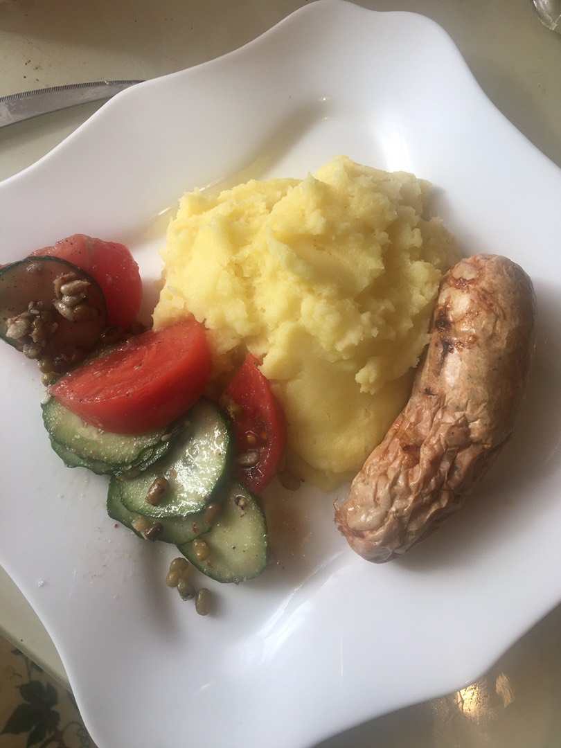 Колбаски на гриле дома