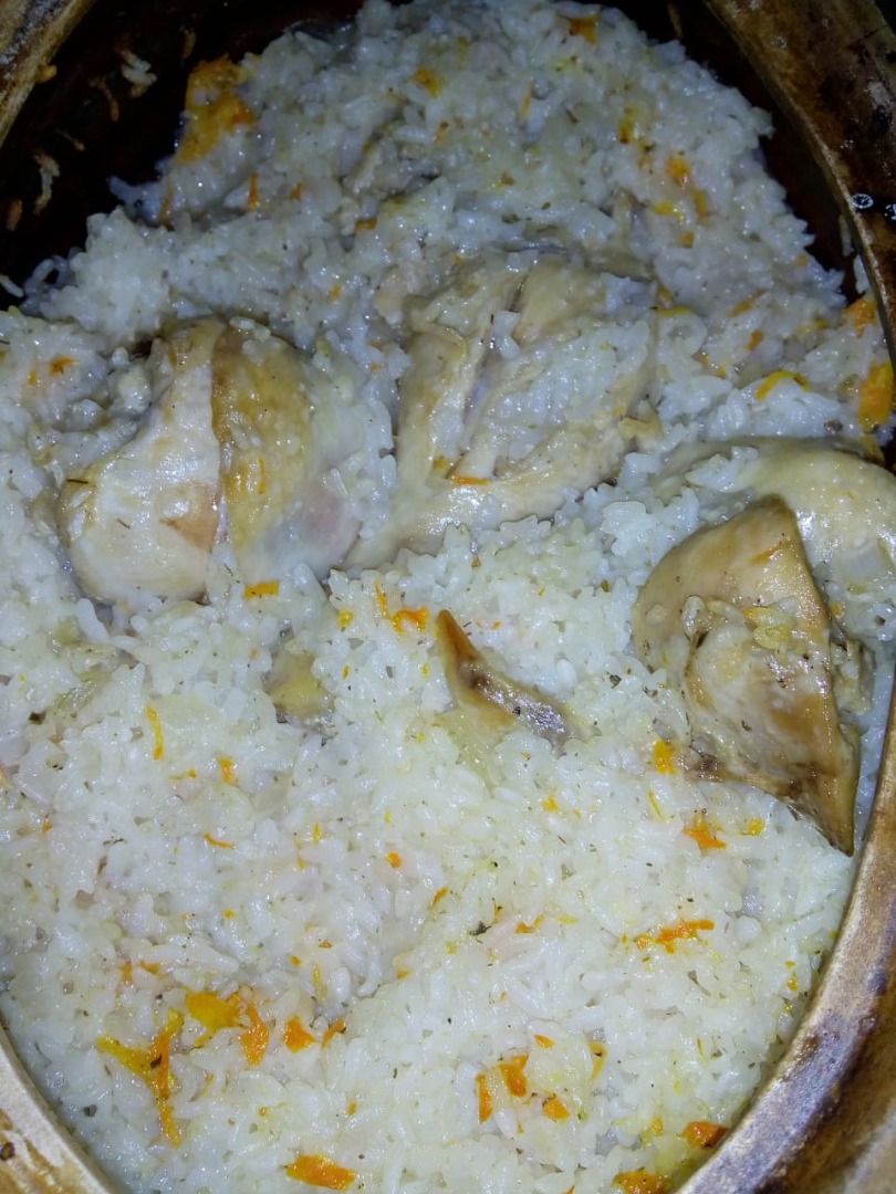 Курочка с рисом в горшочке
