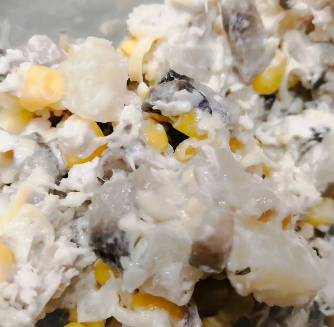 Салат с курицей, ананасами, грибами и сыром - рецепт автора Yana