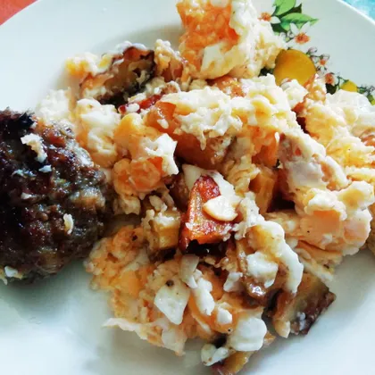 Жареная картошка с яйцом