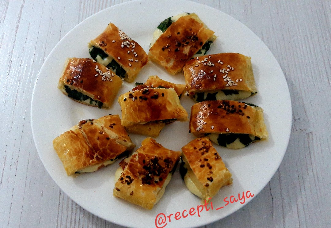 Рулет со шпинатом и сыром сулугуни