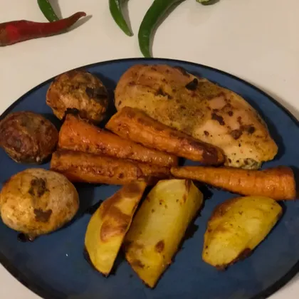 Овощи в духовке с куриной грудкой