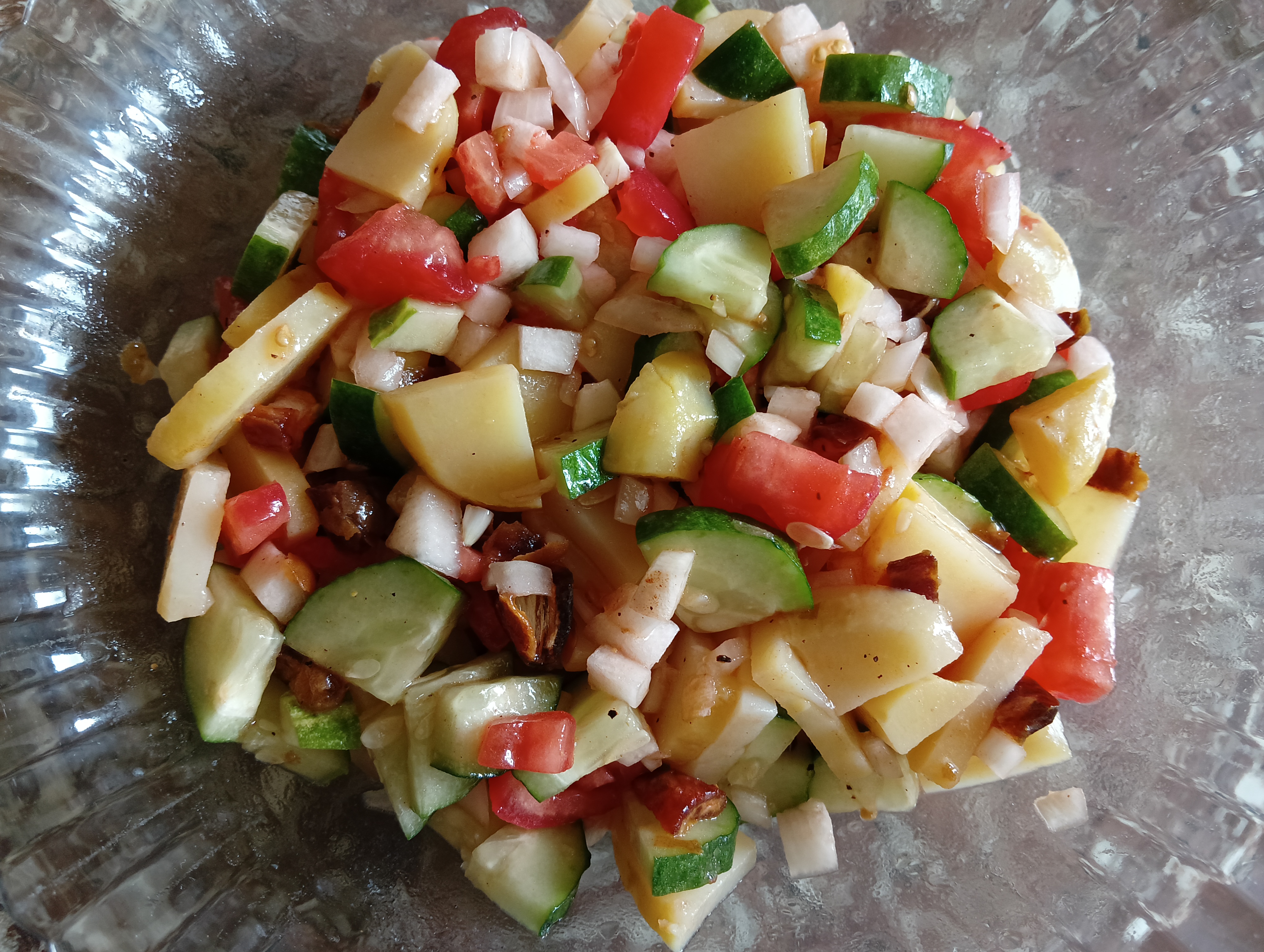 Овощной салат с финиками