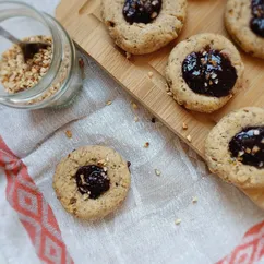 Веганское злаковое печенье с джемом