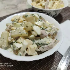 Салат с ананасами и курицей