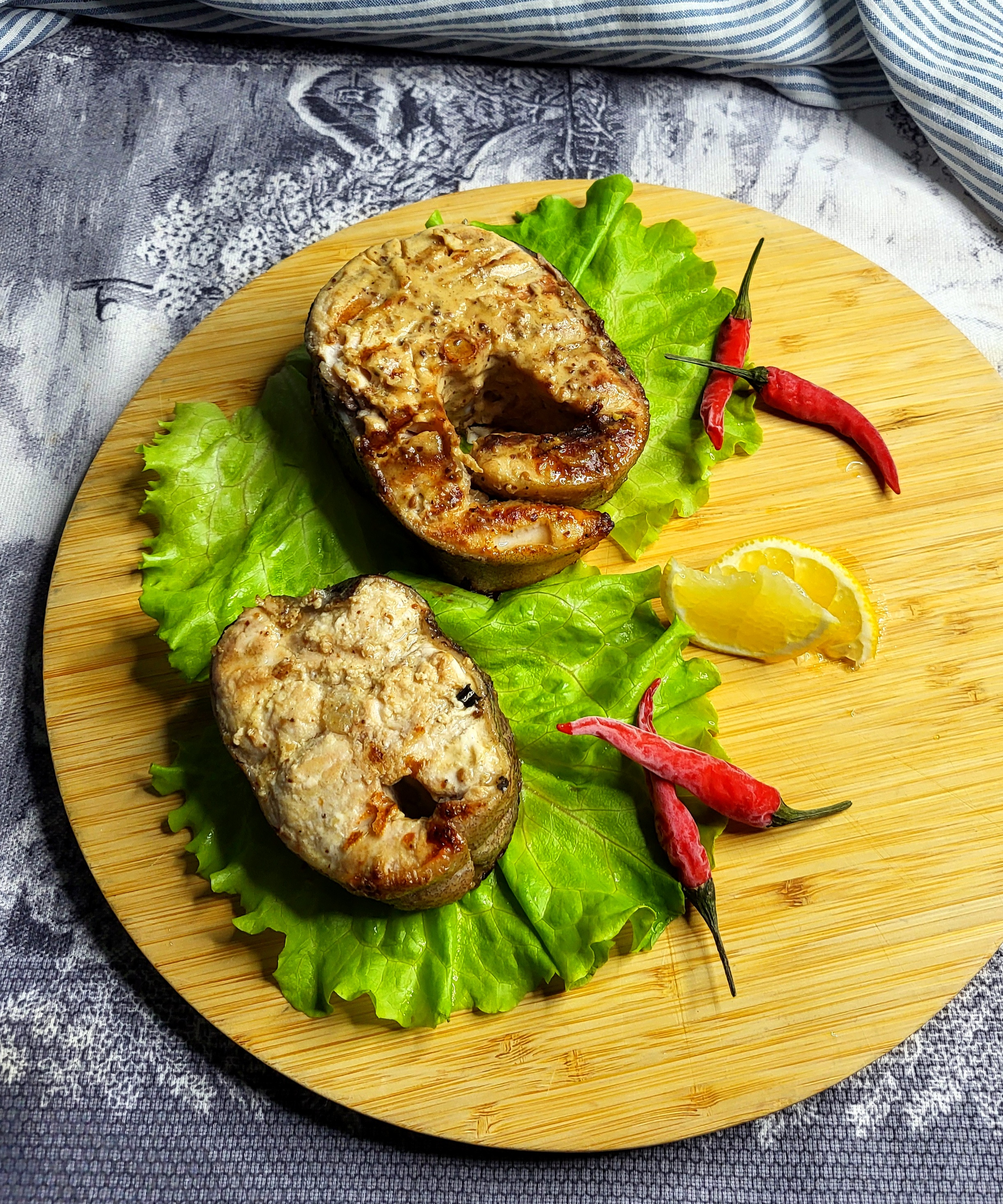 Рыба в кунжутно-горчичном маринаде на гриле 