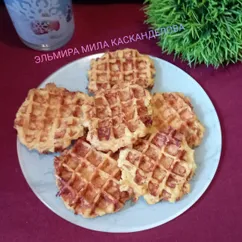 Картофельные вафли из пюре с сыром в вафельнице