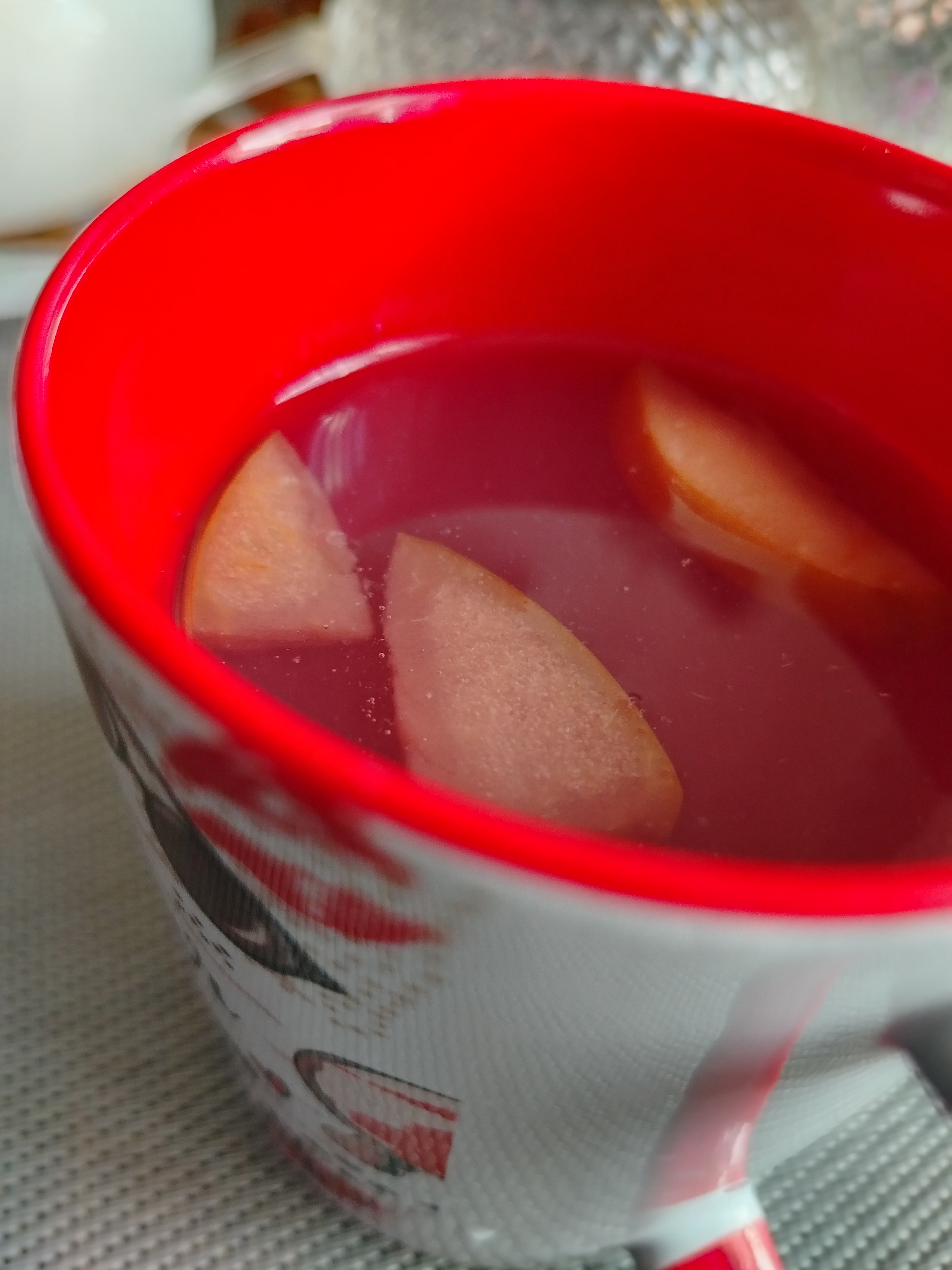 Компот из замороженных яблок и ягод