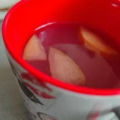 Компот из замороженных яблок и ягод