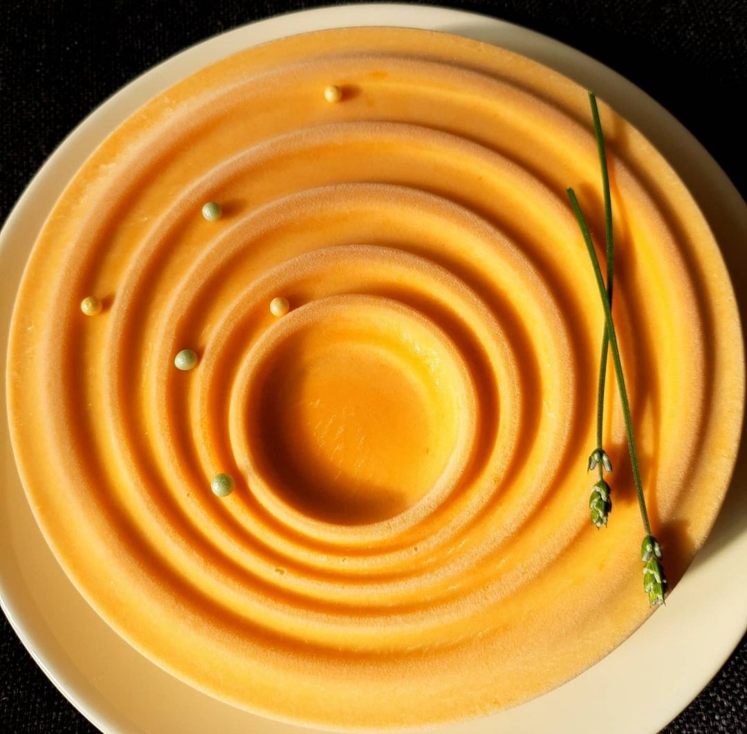 Муссовый торт манго на изумрудном бисквите