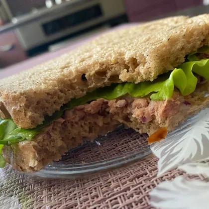 Сэндвич с тунцом