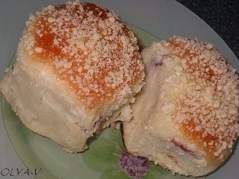 Домашние булочки с посыпкой из масла, муки и сахара