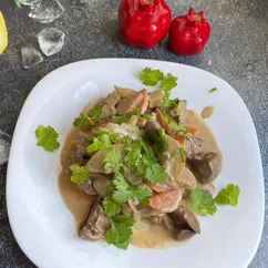 Куриная печень с овощами