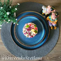 Салат с фасолью, колбасой и маринованными шампиньонами