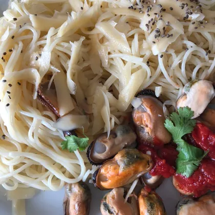 Спагетти с сыром и мидиями