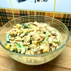 Салат с курицей, грибами и кукурузой🤤