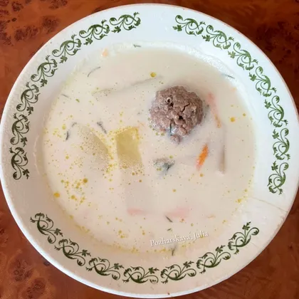 Сливочный суп с фрикадельками и рисом