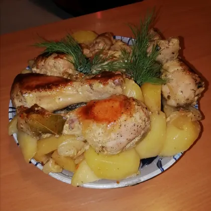Маринованная куриная голень с картошкой в мультиварке