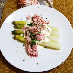 Спаржа с прошутто соусом. Spargel auf Prosciutto-Sauce