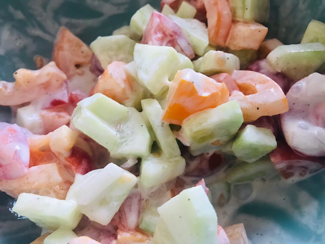 Пошаговое приготовление овощного салата со сметаной:
