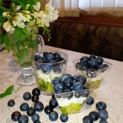 Десерт с голубикой и киви