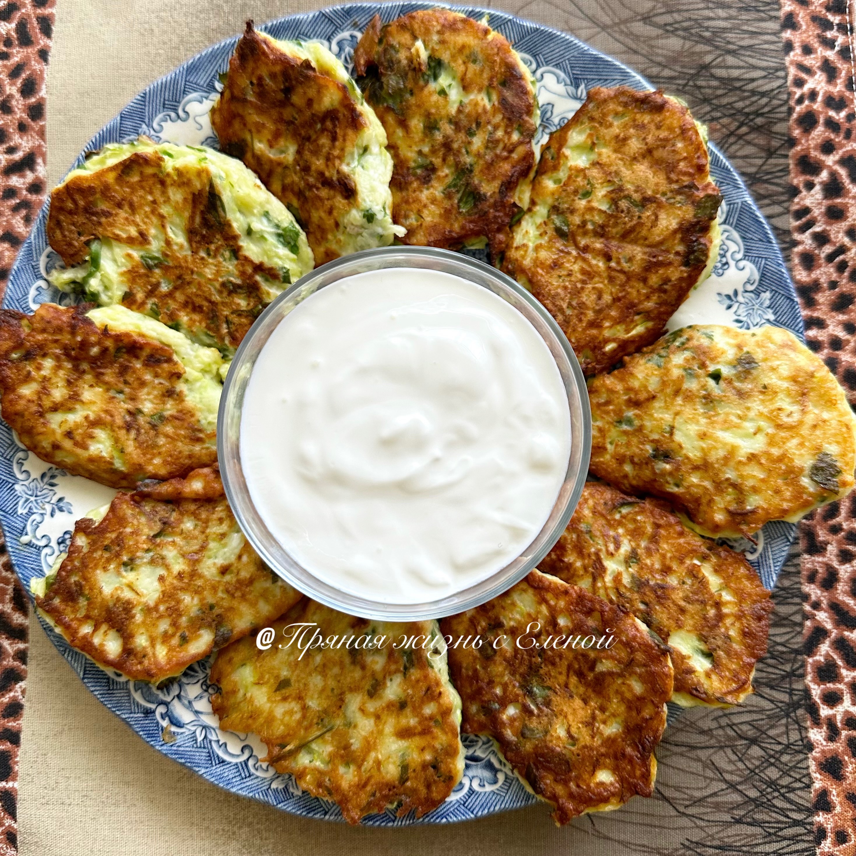 Кабачковые оладьи с сыром 