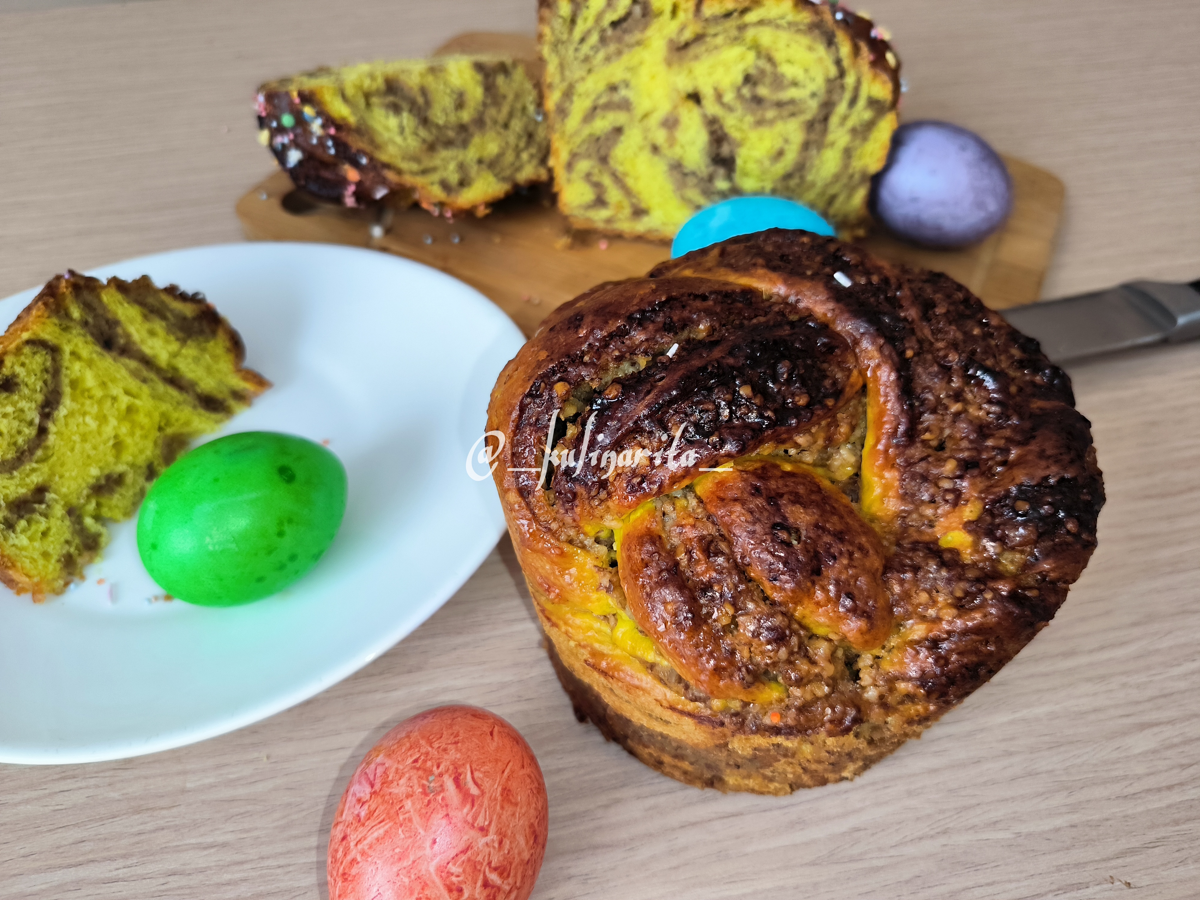 Пасхальный кулич с ореховой начинкой