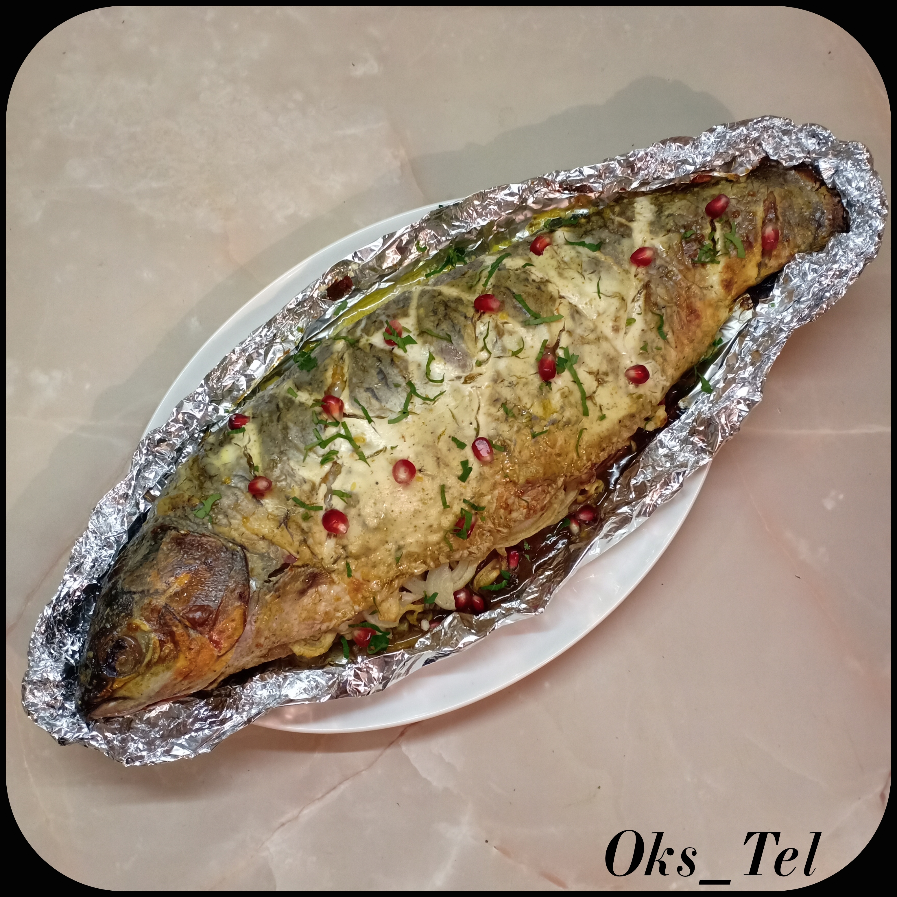 Запеченный белый амур с лимоном под сметанной корочкой 