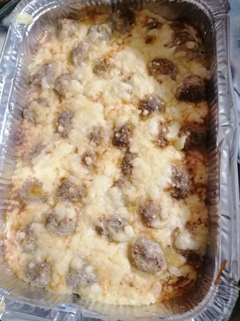 Запеканка из вермишели с фрикадельками под сыром