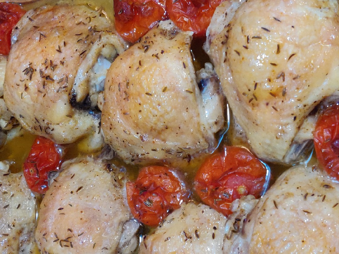 Куриные бедра с томатами черри 🍅
