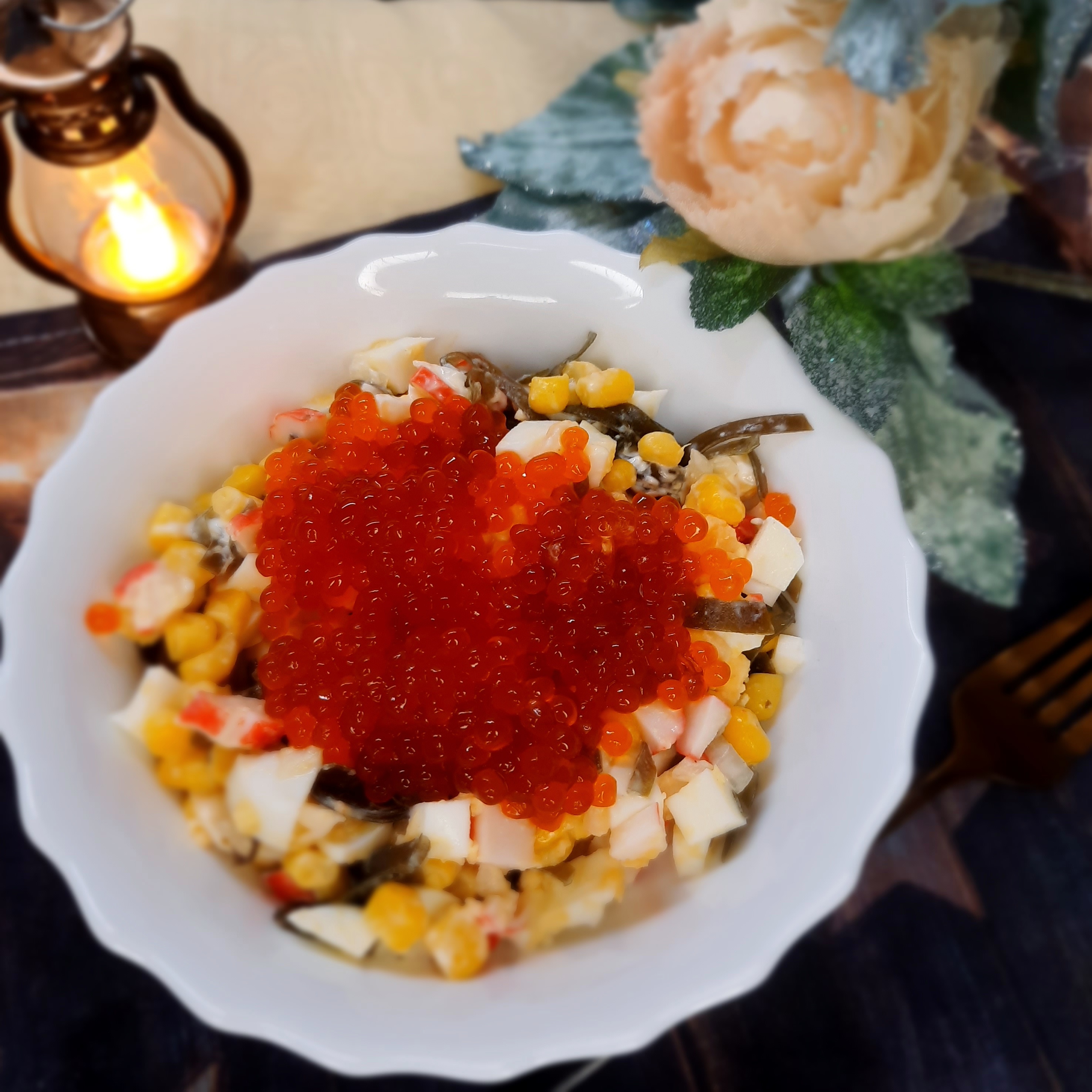 Салат с морской капустой и крабовыми палочками