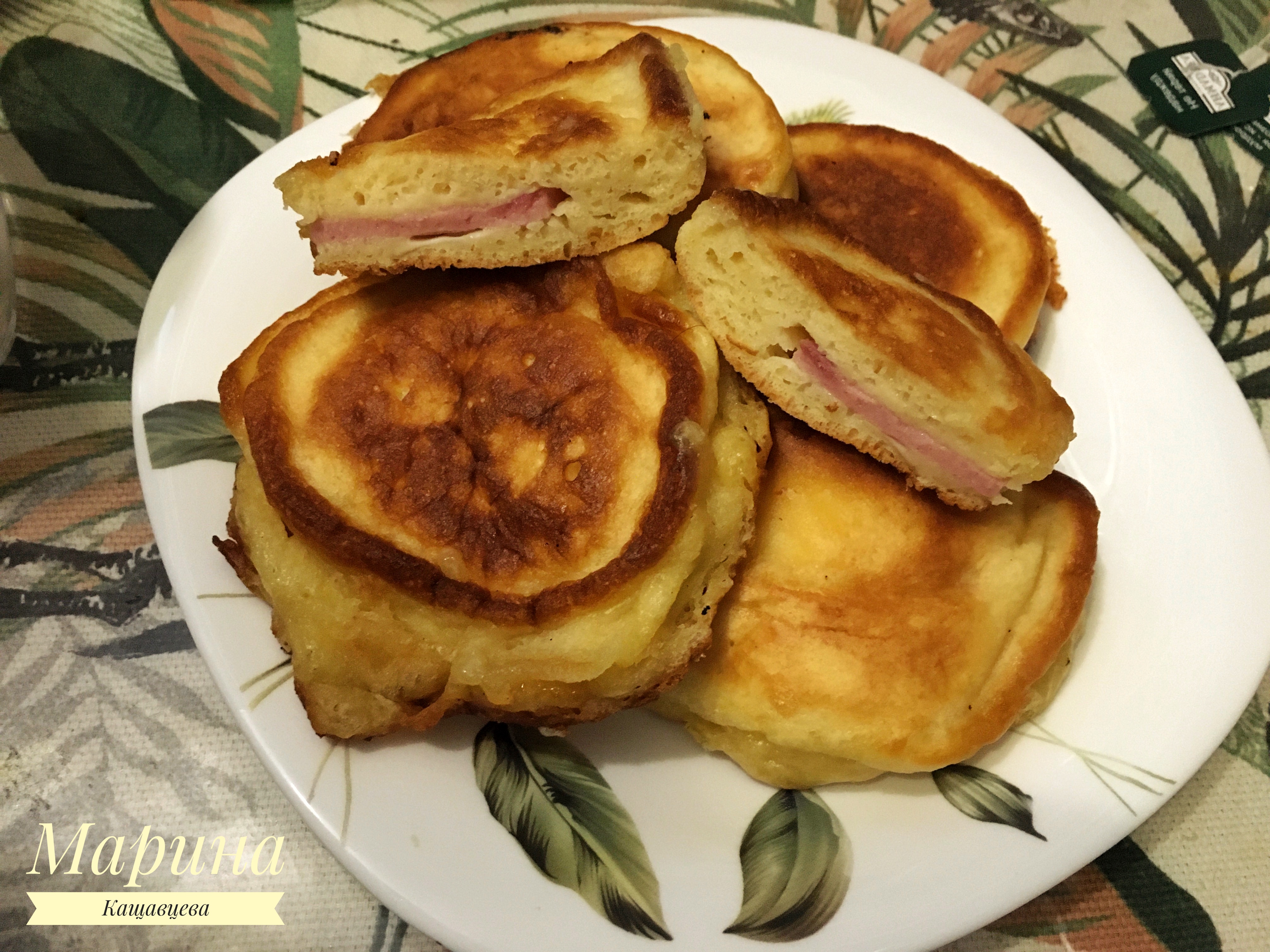 Оладьи с сыром и колбасой
