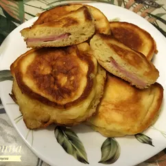 Оладьи с сыром и колбасой