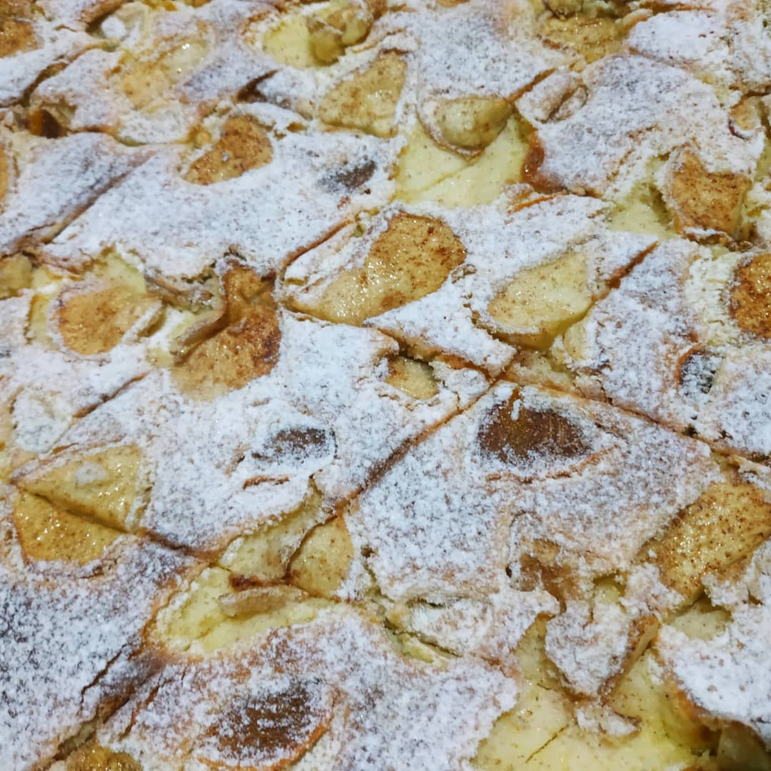 Пирог из слоеного теста с яблоками и бананом рецепт с фото пошагово - malino-v.ru