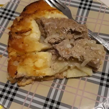 Открытый пирог с мясом и картошкой