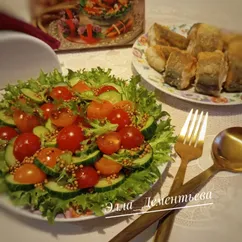 Салат с огурцом и черри