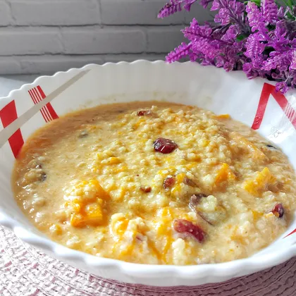 Пшённая каша на молоке с тыквой и вяленой клюквой