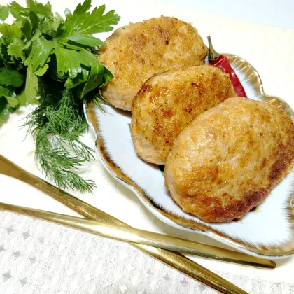 Мясные котлеты с картофелем и кабачком 