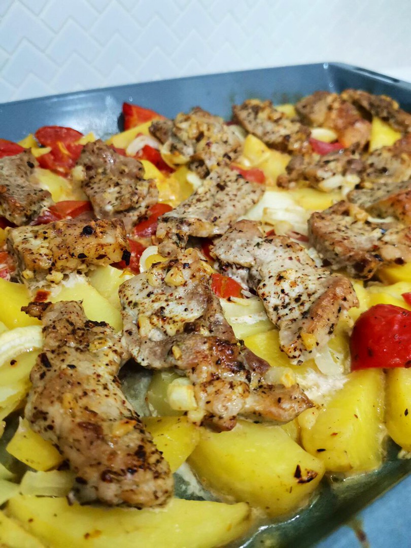 Запеченная картошка в духовке с овощами: рецепт