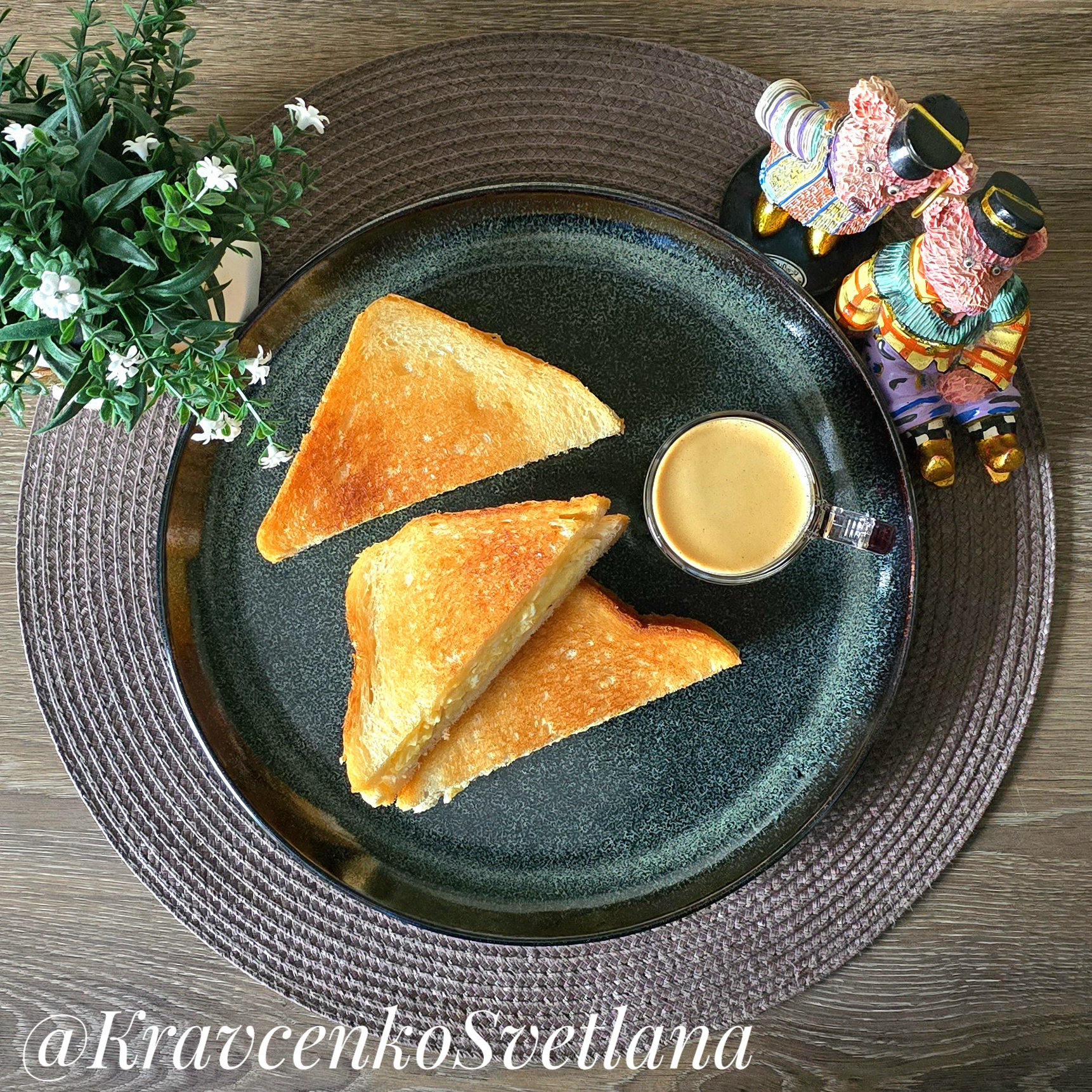 Сэндвич с яйцом и сыром