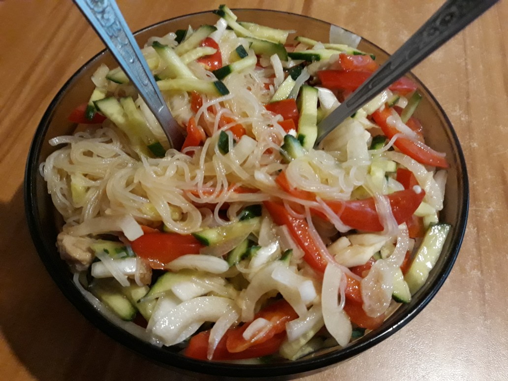 Фунчоза с мясом и овощами - рецепт с фото, как приготовить горячий салат