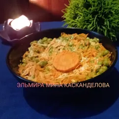 Морковный салат с горошком 