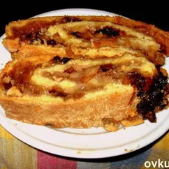 Струдель с яблоками, черносливом и орехами