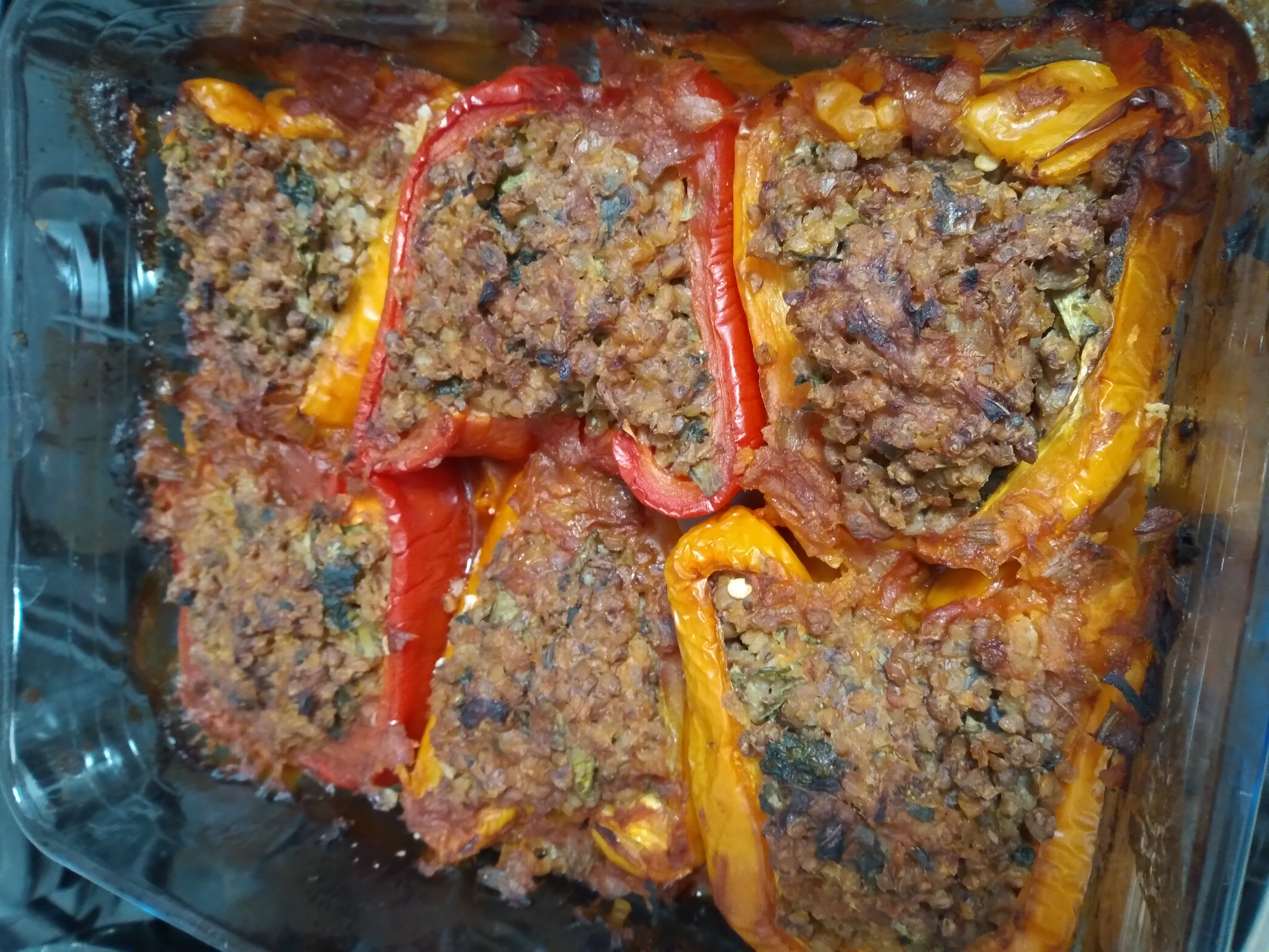 Перец, фаршированный гречневой кашей с овощами